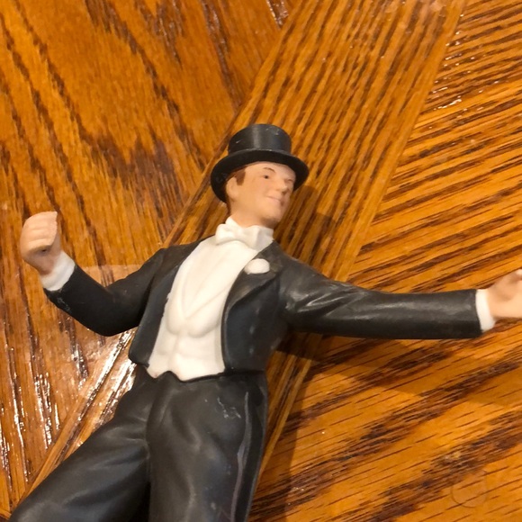 Frank Astaire statue - Picture 2 of 3